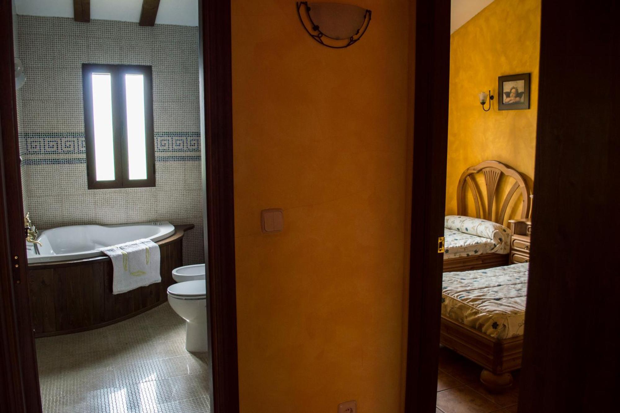 Apartamentos Rurales Alvado Tamajon Kültér fotó