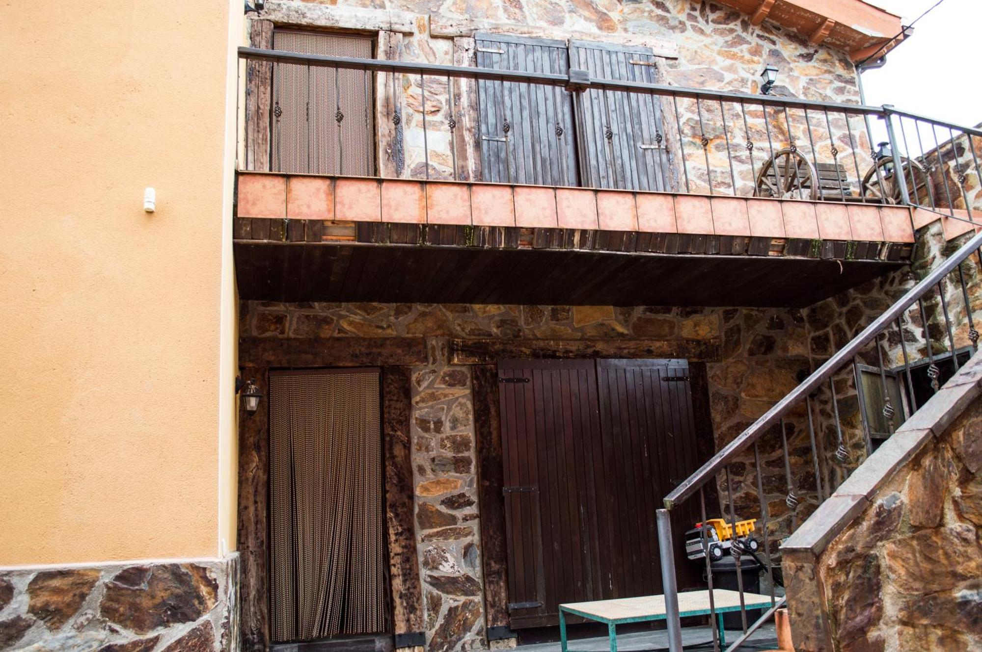 Apartamentos Rurales Alvado Tamajon Kültér fotó